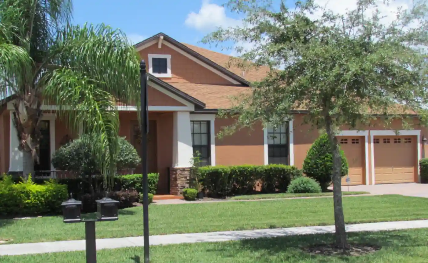 We Buy Houses: What These Signs Are and the People Behind Them