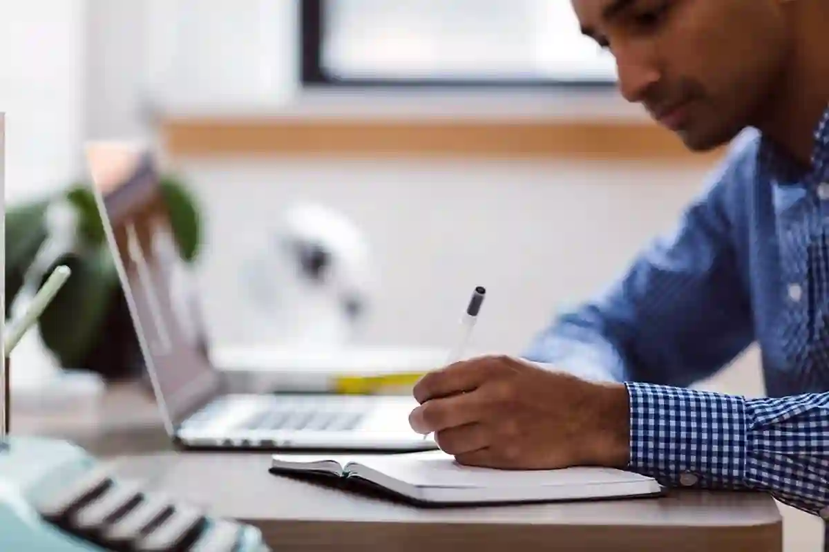 The Intersection of Online Degrees and Artificial Intelligence